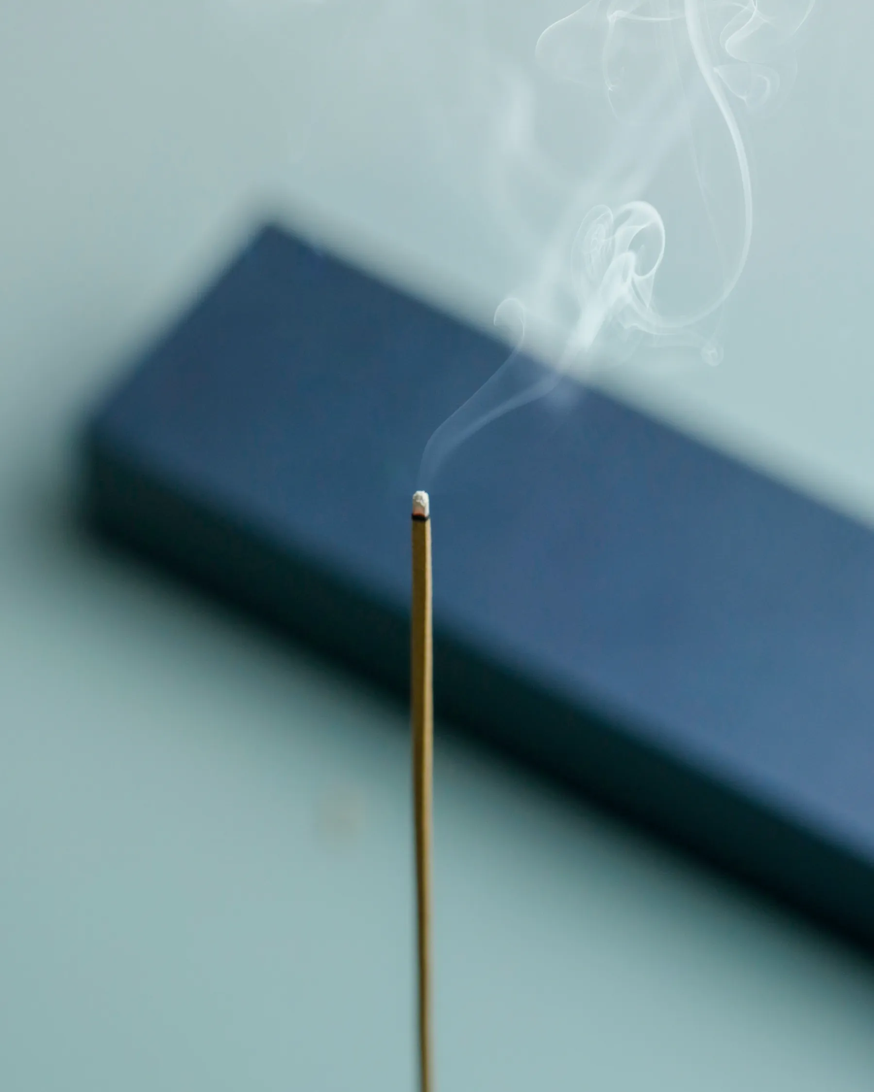 燃香与香盒实拍